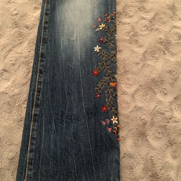 Driftwood Kelly Embroidered Jeans•Medium Wash Denim•Sz. 28•EUC - Picture 6 of 15